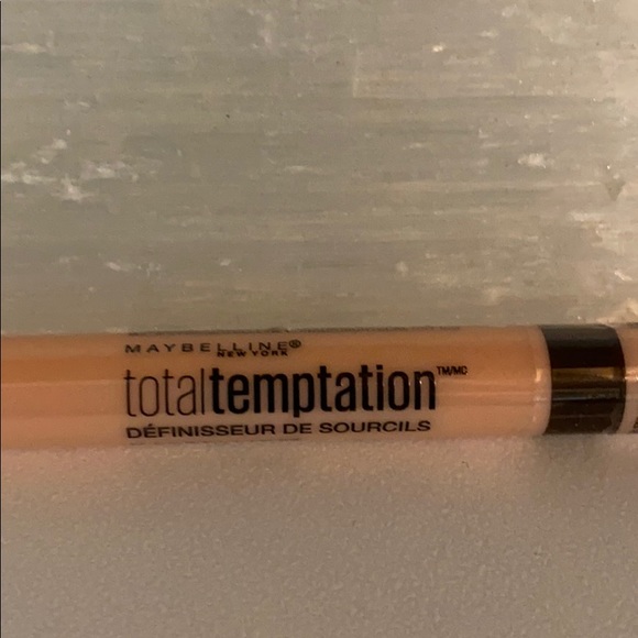 Maybelline 310 medium brown eyebrow pencil - Picture 1 of 3